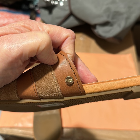 EUC UGG slides - Picture 3 of 4